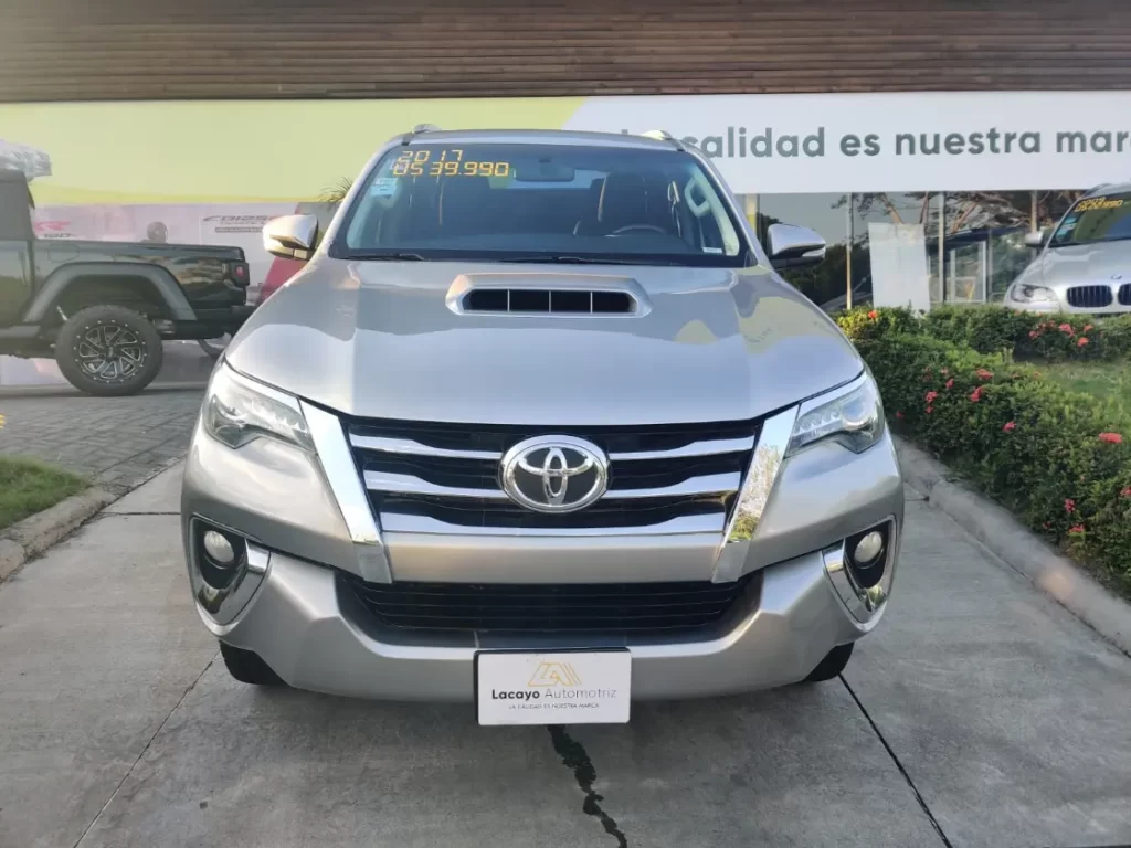 https://lacayoautomotriz.com/product/toyota-fortuner-aut-2017/