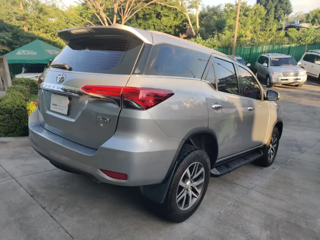 https://lacayoautomotriz.com/product/toyota-fortuner-aut-2017/